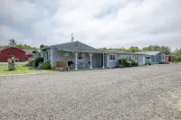 Cozy Getaway - WiFi, Short Walk to Beach Hotels in Grayland