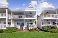 Restful waterfront townhome with deck, great water views & washer/dryer Hotels near Conch Keys