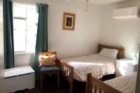 The Desert Rose: Cheerful 3 Bedroom in Great Location! Hotels near Lake Carlsbad Recreation Area