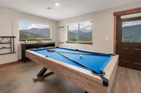Expansive Mountain Views and Pool Table - Stunning New Escape