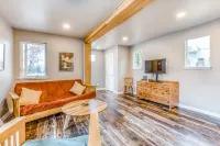Beautiful storage container home w/ Columbia Gorge views & prime location Hotel di North Bonneville