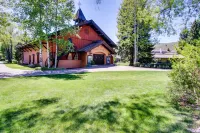 Lovely Studio Remodeled in 2020 with Shared Pool, Hot Tub & Lift Access Hotels in Ketchum