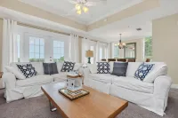 Gated Community with Golf Courses and Kitchen Amenities - Stunning Oasis Hotels in Reunion