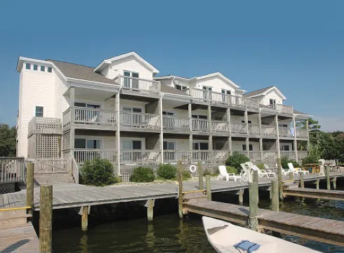Scenic Harbor Views and Private Deck - Luxurious Waterfront Retreat