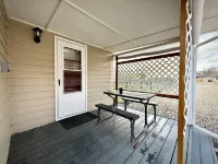 Charming Outdoor Space and Cozy Ambiance - Delightful Retreat