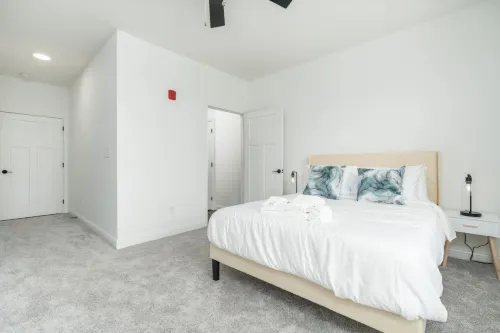 Serene Oasis with Private Patio and Fast Wifi - Spacious Retreat