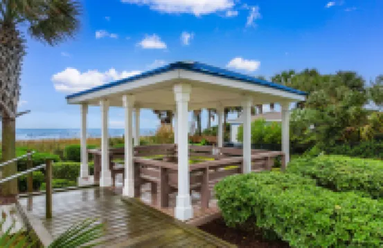 Coastal Serenity and Resort Amenities - Tranquil Retreat