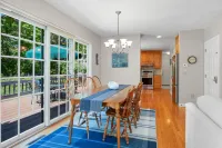 Stunning Outdoor Space and Relaxing Den - Charming Coastal Haven 차탐 호텔