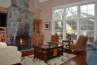 Ski in Ski Out Access and Outdoor Hot Tub - Stunning Mountain Retreat Hotels in Killington