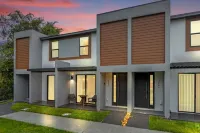 Swimming Pool and Fitness Center - Stylish Family Haven Hôtels à : Citrus Ridge