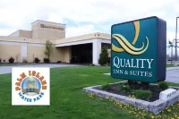 Quality Inn & Suites Palm Island Indoor Waterpark - Lemmikkieläimet sallittu