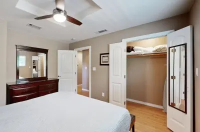 Vineyard Haus (Both Sides of a Duplex) w/Boat Dock on Lake Travis Hotels in Hudson Bend