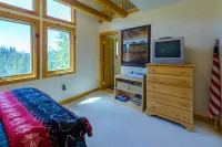 Scenic Escape - Cozy Cabin with WiFi, Fireplace Hotels in Brian Head