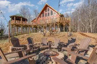 Enchanting Mountain Sanctuary with Jacuzzi and Private Trails - Stunning Hideaway