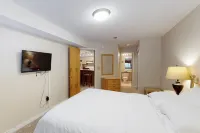 Ski-In/Out condo with patio,  mountain views, washer/dryer, & cable Hotels in Cavendish