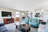 Breathtaking Ocean Views and Chic Comforts - Stylish Coastal Escape