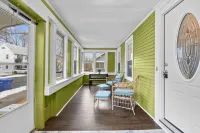 Spacious Living Room and Inviting Backyard Oasis - Charming Retreat Hotels in Palmer