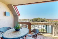 Charming bay view villa with pool, washer/dryer, balcony, TV, & full kitchen