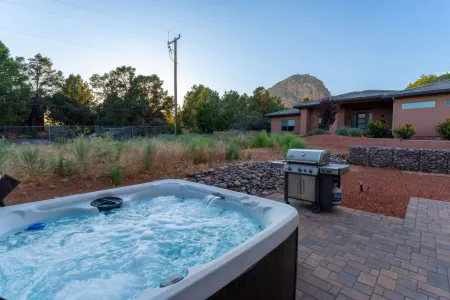 West Sedona - Rooftop Deck, Hot Tub, Thunder Mtn