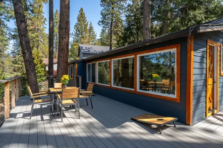 Filtered Lake Views and Cozy Deck - Charming Mountain Retreat