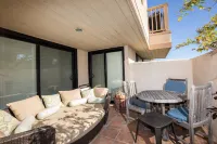 Spacious Condo with Patio and Pools - Charming Coastal Retreat Hotels in Solana Beach