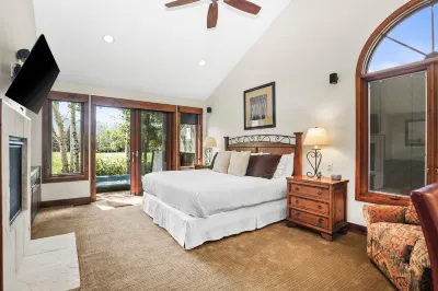 Fairway Village 2919 Hotels in Snyderville