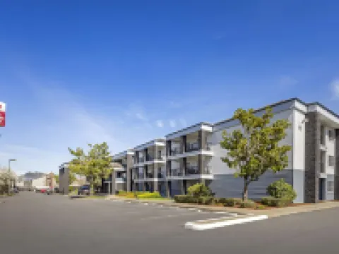 Best Western Plus Grand Manor Inn Hotels in Springfield