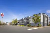 Best Western Plus Grand Manor Inn Hotels in Springfield