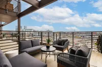 Elegant Retreat - Pool, Patio, City View, Broadway Access