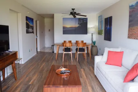 Modern Condo with Convenient Location Отели рядом с достопримечательностью «Kihei Aquatic Center»