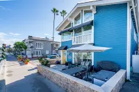 Bay Front Living and Spacious Entertaining Areas - Charming Coastal Retreat