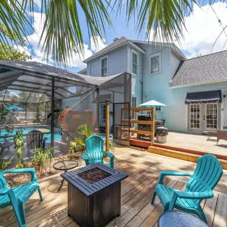 Private historic district apt with pool-suite A