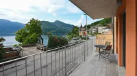 Sunny Suite with lake view Hotels in Melide