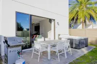 Hot Tub, Themed Spaces and Resort Amenities - Stunning Retreat Hotels in Loughman