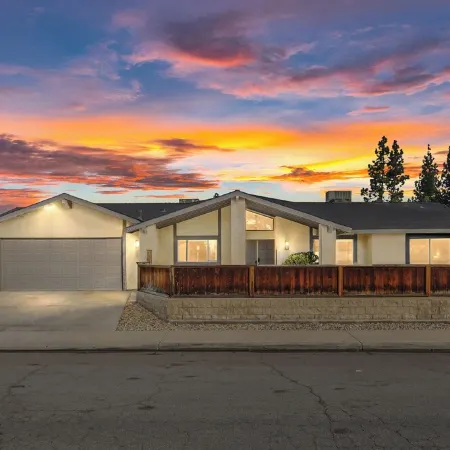 Entire condo in Bakersfield with WiFi, AC