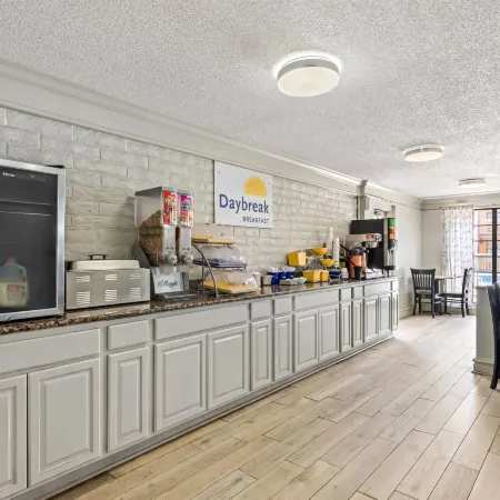 Days Inn by Wyndham Birmingham/West