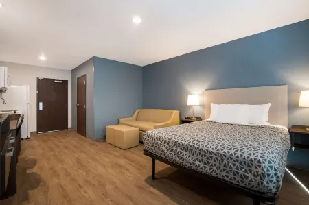 WoodSpring Suites Moreno Valley Отели рядом с достопримечательностью «WinCo Foods»