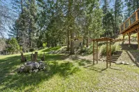 The Cozy Cabin - 2-Level Home with Spacious Yard 4 Bedroom Home