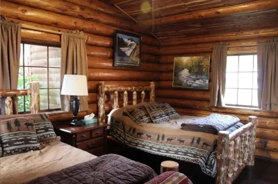 Gwin's Lodge & Roadhouse Est. 1952 Hotel di Cooper Landing