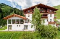 Hotel Cuntera Hotels near Bogn Sedrun