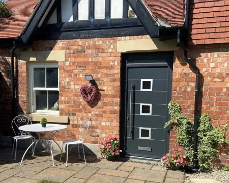 Cottage - Sleeps4 - PetFriendly - Garden - ByBeach