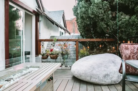 The Rumi Hostel Отели рядом с достопримечательностью «Ла Брея Тар Питс & Музеум»