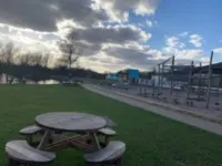 2-Bed Lodge Sleeps 4 - Pet Welcome - Fireplace - Homestays