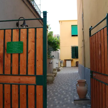 Guesthouse Outside the Port