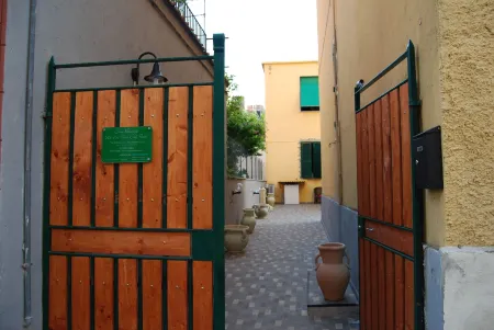 Guesthouse Outside the Port Отели рядом с достопримечательностью «Civitavecchia Port»