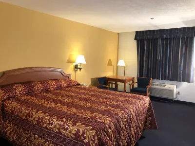 Luxury Inn Hotels near AMC Norwalk 20