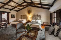 Las Cruces Boutique Hotel Hotel dekat Antigua Guatemala Central Park