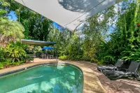 Beachfront Apartments on Trinity Beach - 4-Star