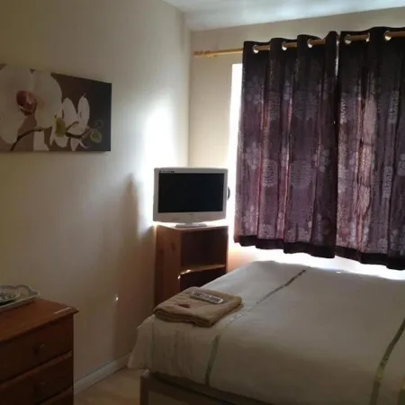 Double Room Private Shower Room - Deg-yr