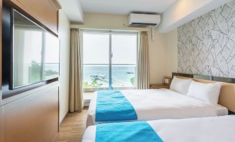 KARIYUSHI LCH.RESORT on The Beach